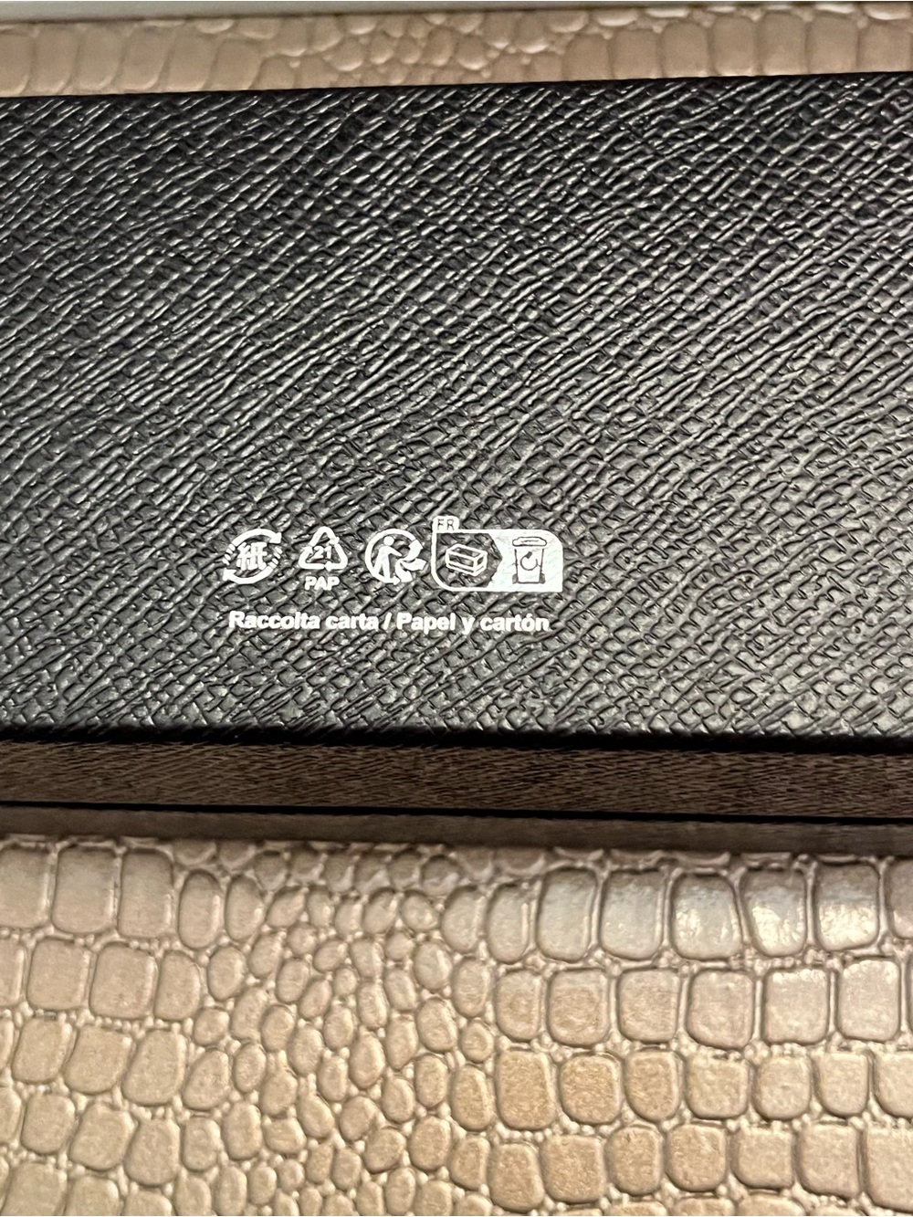 Prada Authentic Eyewear Case in Saffiano Leather w/Protective Box & Linen (EUC) - Picture 9 of 14